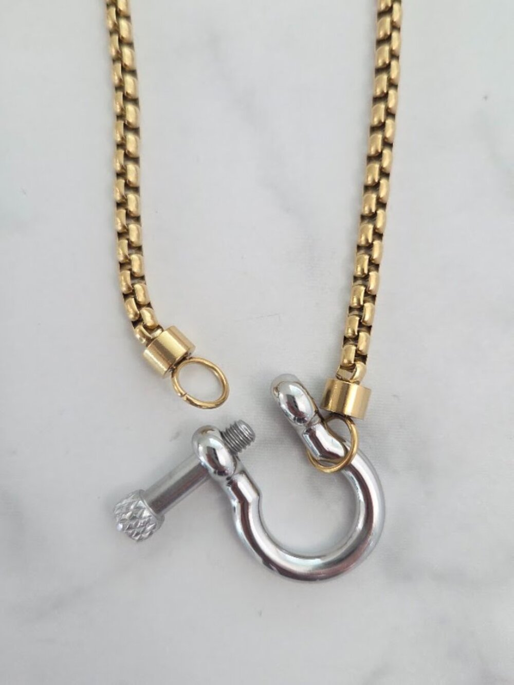Stainless Steel Two Tone Horseshoe Shackle Clasp Box Chain Pendant Necklace - Picture 7 of 14